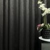 svart hotellgardin